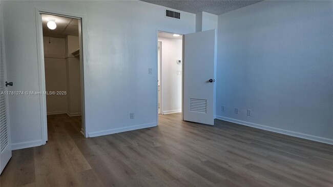 Building Photo - 3901 S Ocean Dr