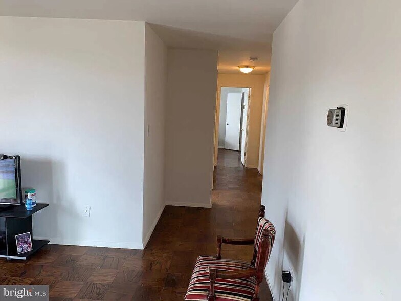 Hallway - 4520 King St