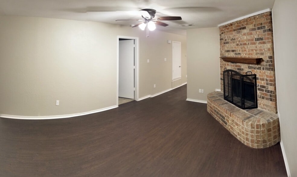 Living room - 1919 Tanglewood Dr