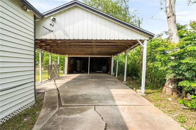 Building Photo - 1367 Normandy Dr