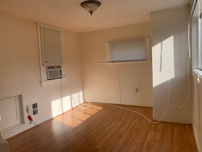 Building Photo - Charming 1/1 Home in St. Cloud