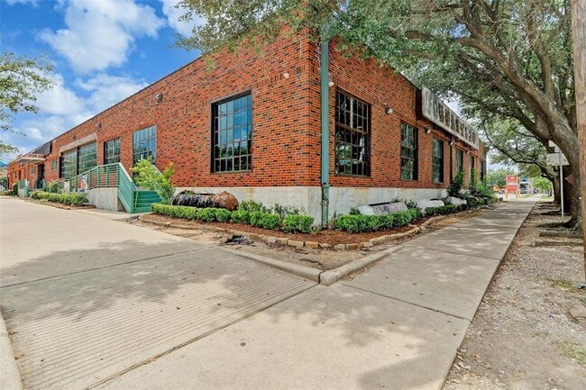 Building Photo - 147 Eastwood St