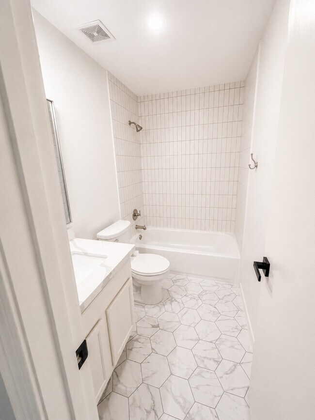 Building Photo - 9227 Shaded Pines Dr