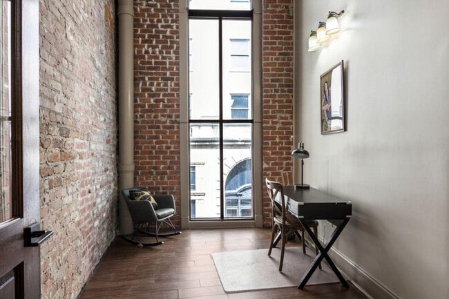 Building Photo - 828 Gravier St