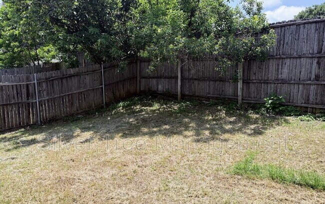 Building Photo - 6847 S Creek Dr