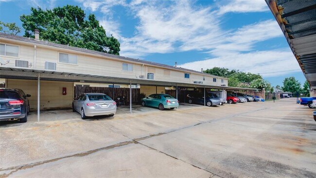 Building Photo - 8102 Amelia Rd