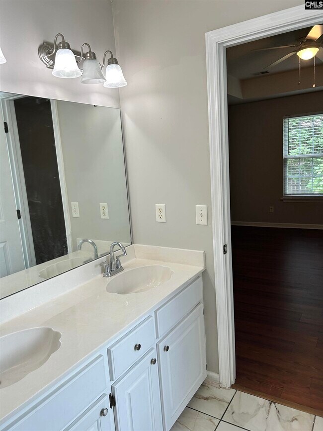 Building Photo - 405 Beech Glen Dr