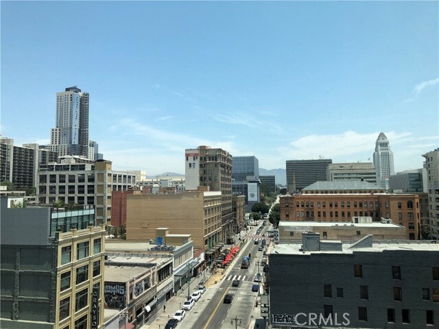 Building Photo - 400 S Broadway