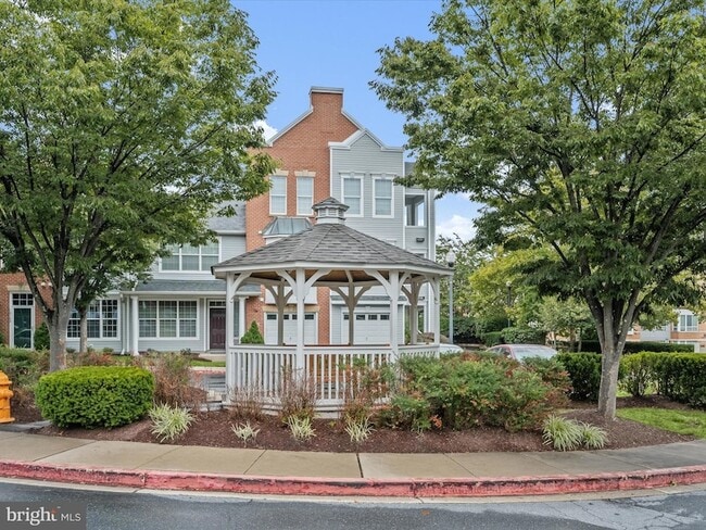 Building Photo - 10713 Symphony Way