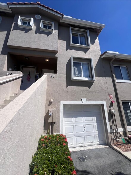 Building Photo - 167 Riviera Cir