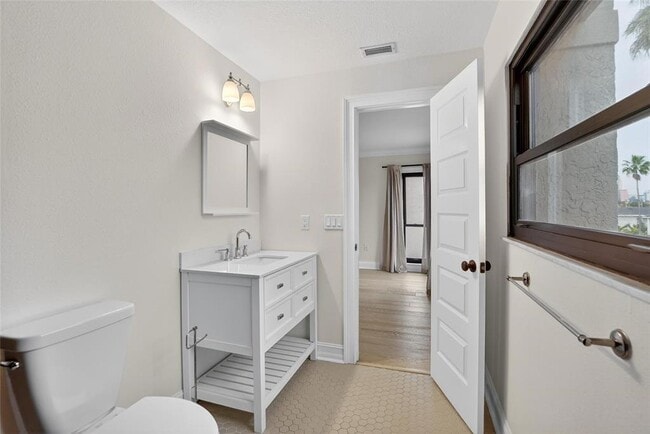 Building Photo - 162 E Davis Blvd