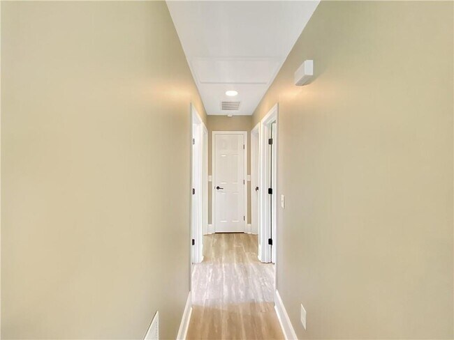 Building Photo - 157 Cedarcrest Dr