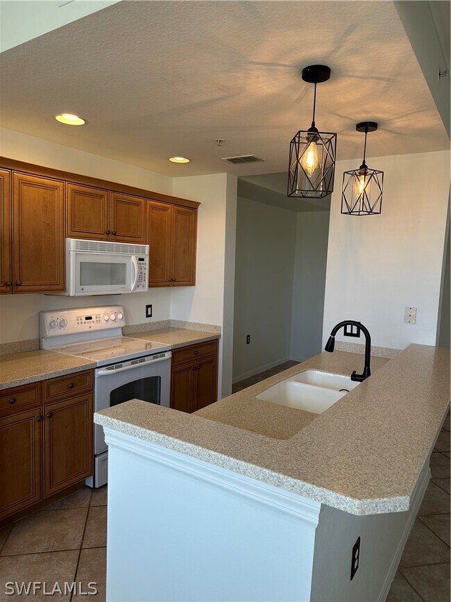 Building Photo - 8490 Kingbird Loop