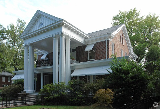 Primary Photo - 512 Watts St