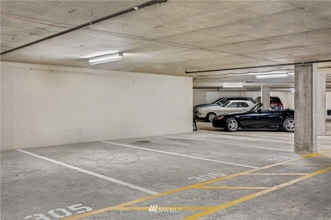 Building Photo - Stunning 2 Bedroom 2 Bath condo, with 2 Parking spots in the heart of vibrant Kirkland for Rent