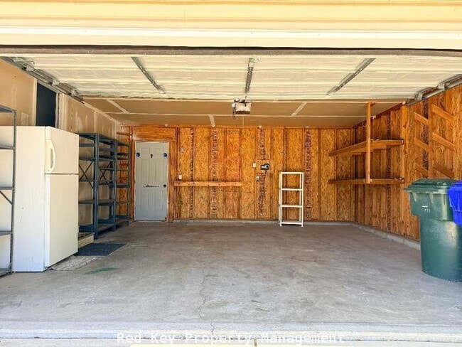 Building Photo - 900 W Single Family Home