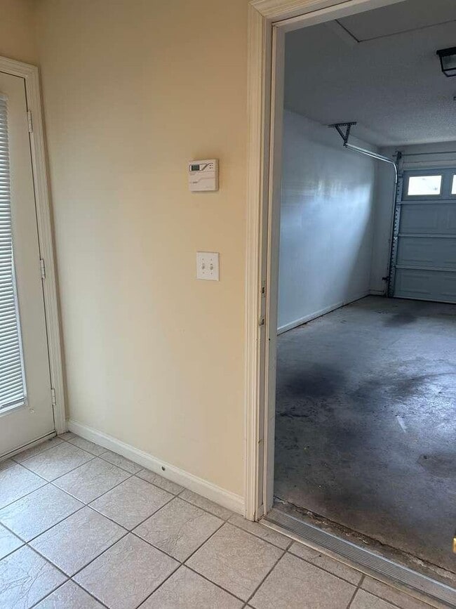 Building Photo - 11230 Centway Park Dr