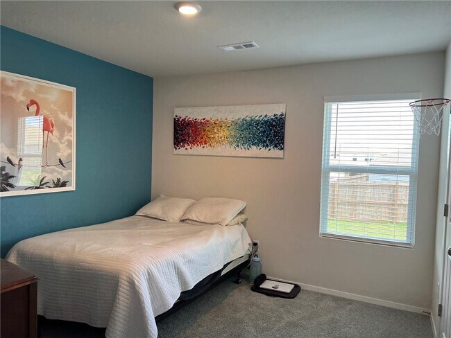 Building Photo - 2960 W McLaren Dr