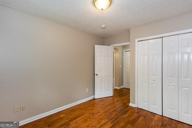 Building Photo - 3172 Humphries Dr SE
