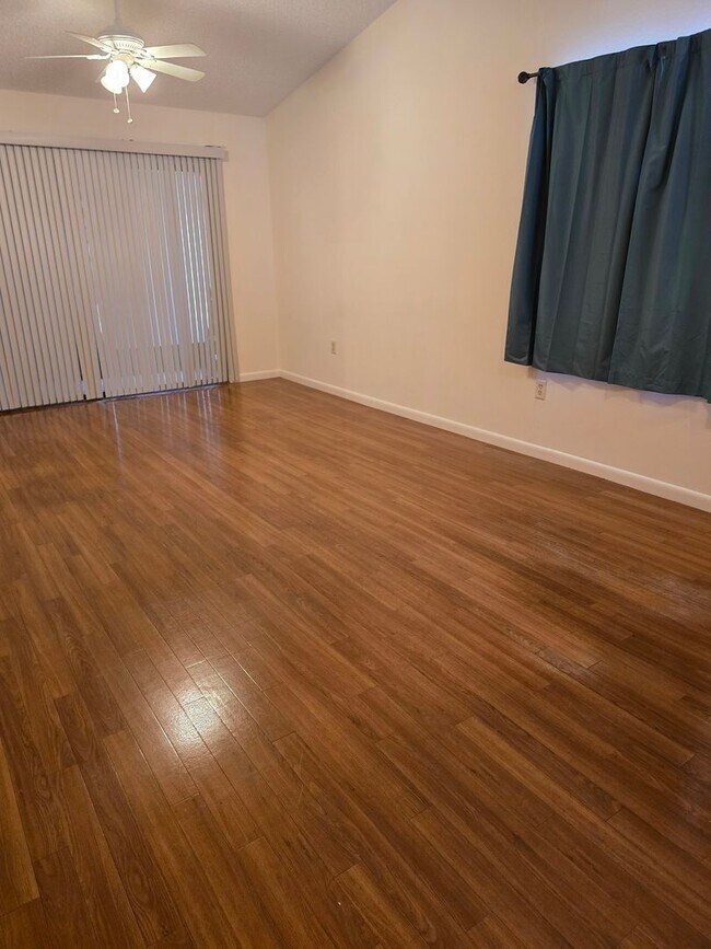 Building Photo - 1200 Tamiami Ln