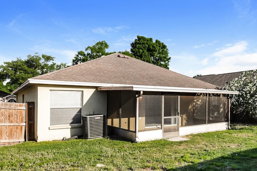 Building Photo - 1540 Chepacket St