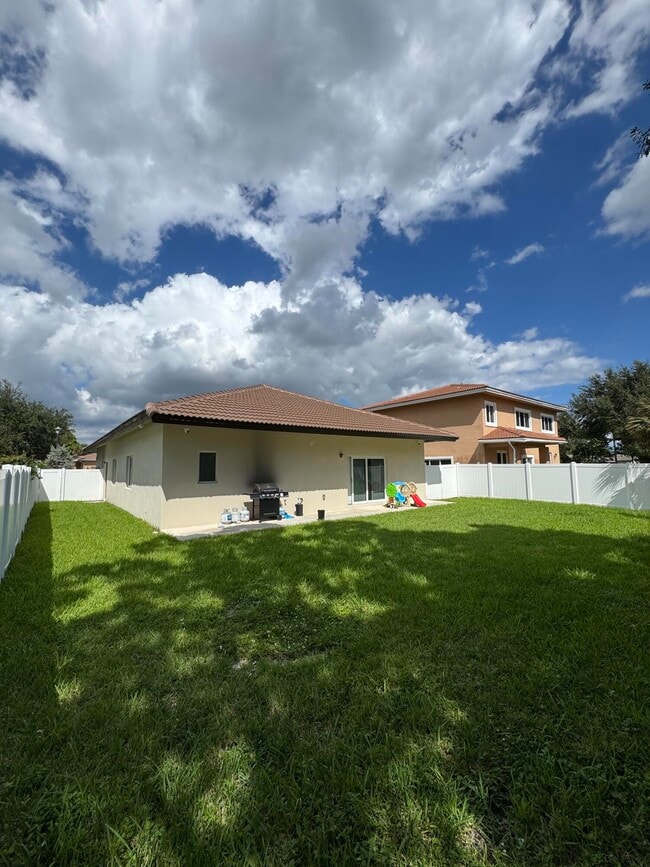 Building Photo - 4522 NW 36th Ct