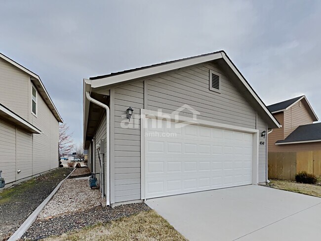 Building Photo - 4541 N Elsinore Ave