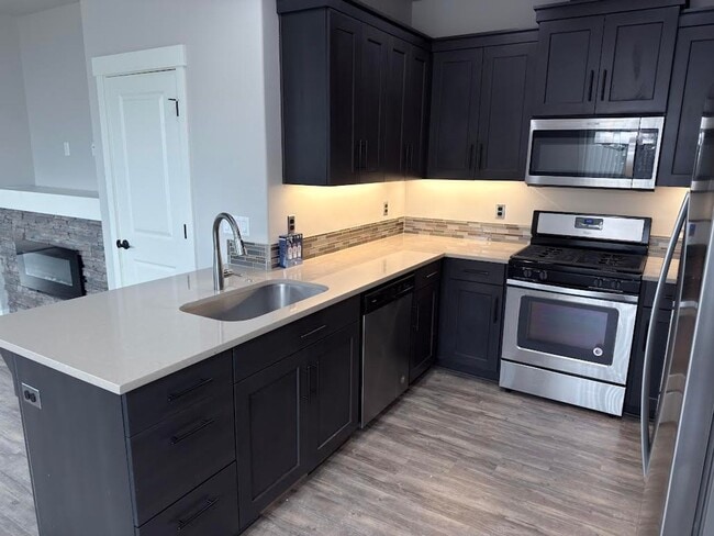 Building Photo - Charming and Sophisticated