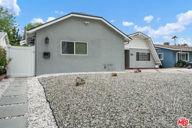 Building Photo - 23922 Archwood St