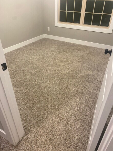 Building Photo - 414 Oak St