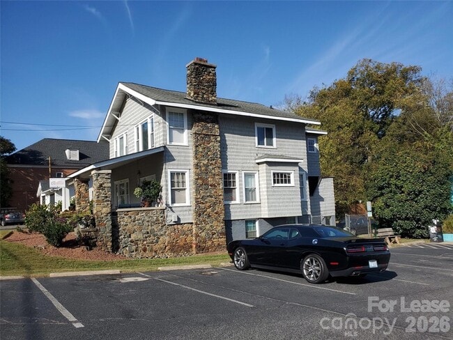 Building Photo - 823 Central Ave