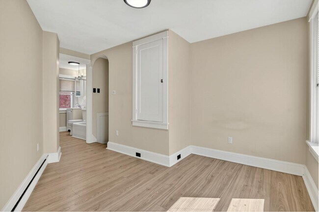 Building Photo - 245 New Holland Ave