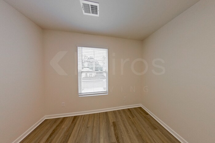 Building Photo - 118 Inez Ave