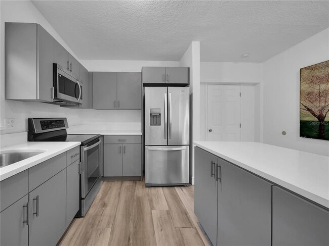 Building Photo - 40 S Linden Dr