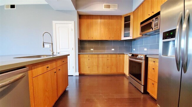 Building Photo - 3333 Allen Pkwy