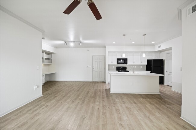 Building Photo - 11925 Jones Rd