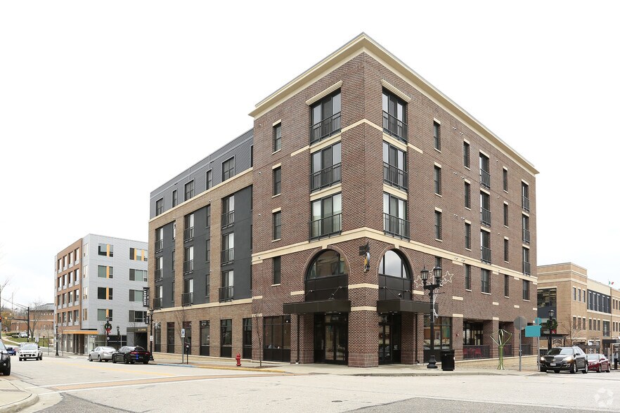 Building Photo - Avant 220
