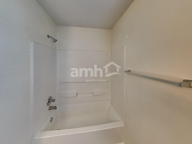 Building Photo - 6202 Roseborough Dr