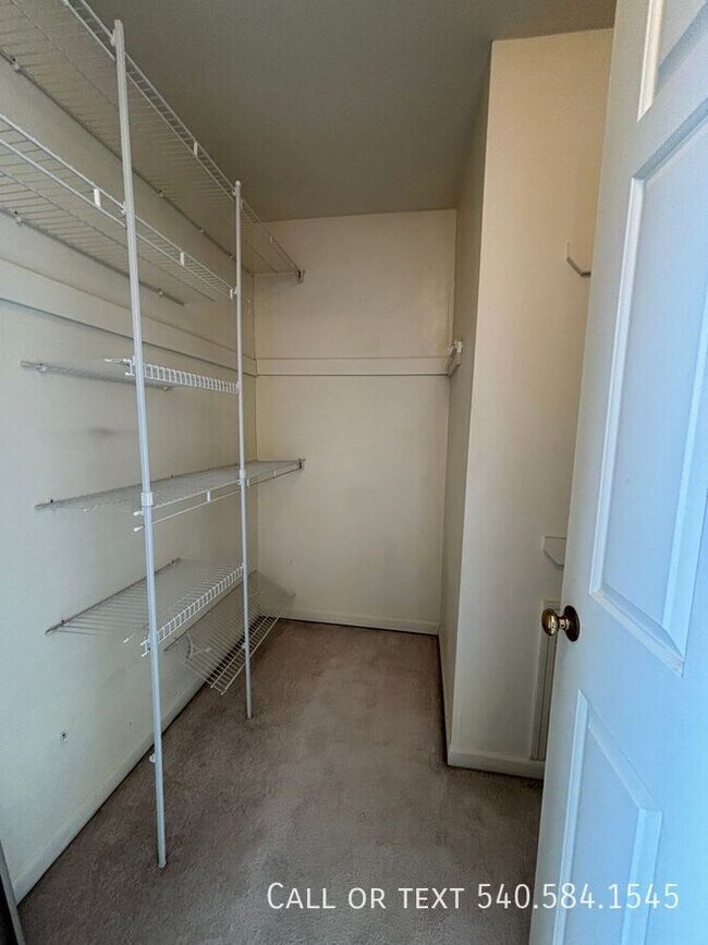 Building Photo - 3776 Kenwick Trail