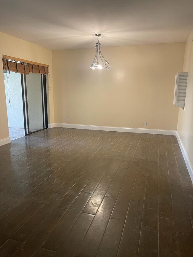 Building Photo - 6521 Racquet Club Dr