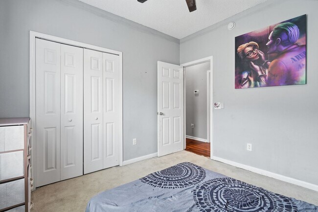 Building Photo - Charming 3BR Home in Richmond Hill with Pond View & Great Location!