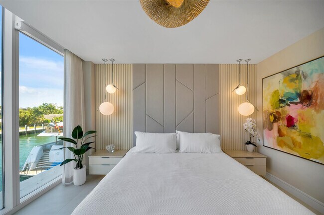 Building Photo - 2311 SE 17th St