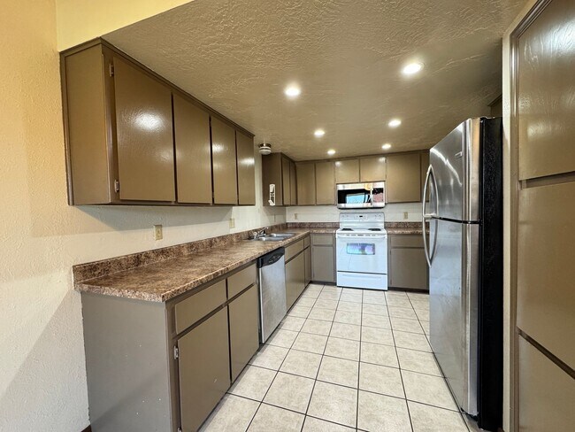 Building Photo - NW 7th Duplex