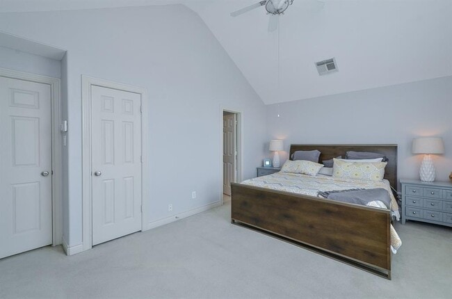 Building Photo - 3316 Clearview Cir