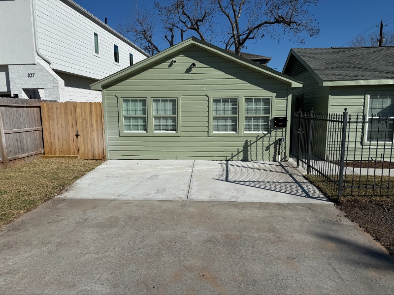 Building Photo - 329 E 25th St