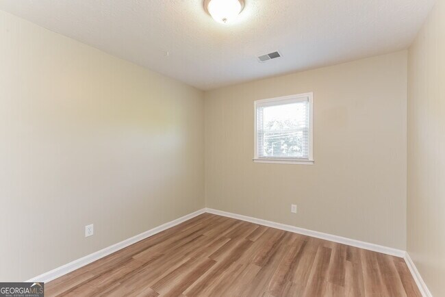 Building Photo - 1072 Martin Nash Rd SW