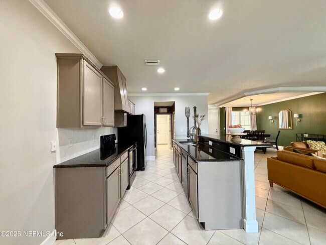 Building Photo - 14164 Mahogany Ave