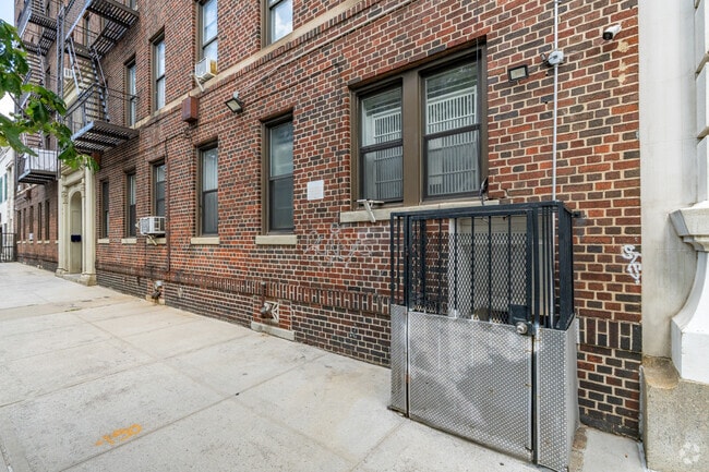 Building Photo - 537 CLINTON AVE
