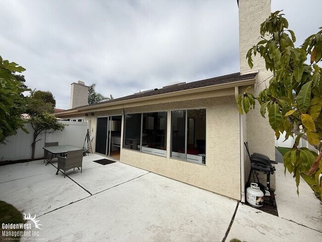 Building Photo - Modern 3Bdm 3Ba with Bonus Room Coastal Ho...