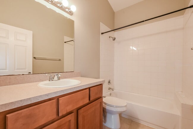 Building Photo - 70 Pine Arbor Dr